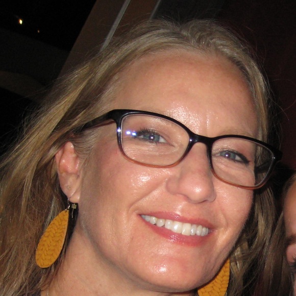 Meet your Posher, Tracy - Picture 1 of 1